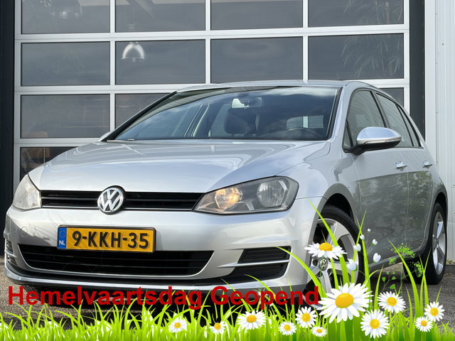 Volkswagen Golf - 1.2 TSI Trendline 105pk | Nieuwe apk | Audio-navigatie full map | Bluetooth | Electronic climate control | Isofix bevestiging voor kinderzitjes | Lichtmetalen velgen 17 inch | Rijdt perfect!