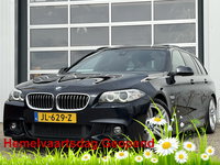 BMW 5 Serie - Touring 528i High Executive 245pk | M-Pakket | Bi-xenon koplampen | Dodehoek detector | Elektrisch glazen panorama-dak | Head-up display | Rondomzicht camera | Voorstoelen verwarmd | Dealer onderhouden!