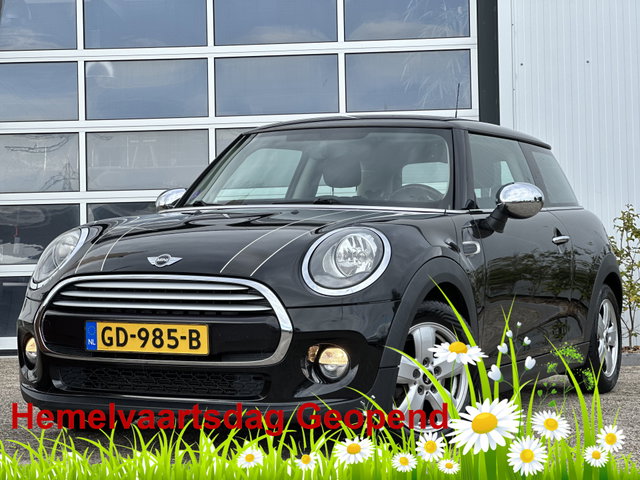 MINI Cooper - Mini 1.5 Business 136PK | Airco | Bluetooth | Cruise Control | Elektrische ramen voor | Navigatiesysteem | Stuur multifunctioneel | Zeer nette auto!