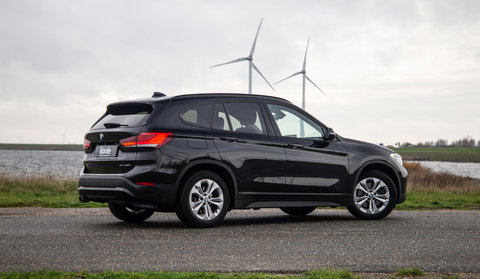 BMW X1 xDrive25e Executive X CAMERA / CARPLAY / HEAD UP DISPLAY / LEDER / LED / CRUISE CONTROLE / STOELVERWARMING