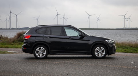 BMW X1 xDrive25e Executive X CAMERA / CARPLAY / HEAD UP DISPLAY / LEDER / LED / CRUISE CONTROLE / STOELVERWARMING
