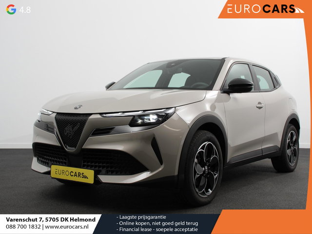 Alfa Romeo Junior - Elettrica Automaat 156PK Adaptieve Cruise Control LMV 18 inch Full Led Matrix Parkeer sensoren Navigatie Apple Carplay / Android auto  Climate Control