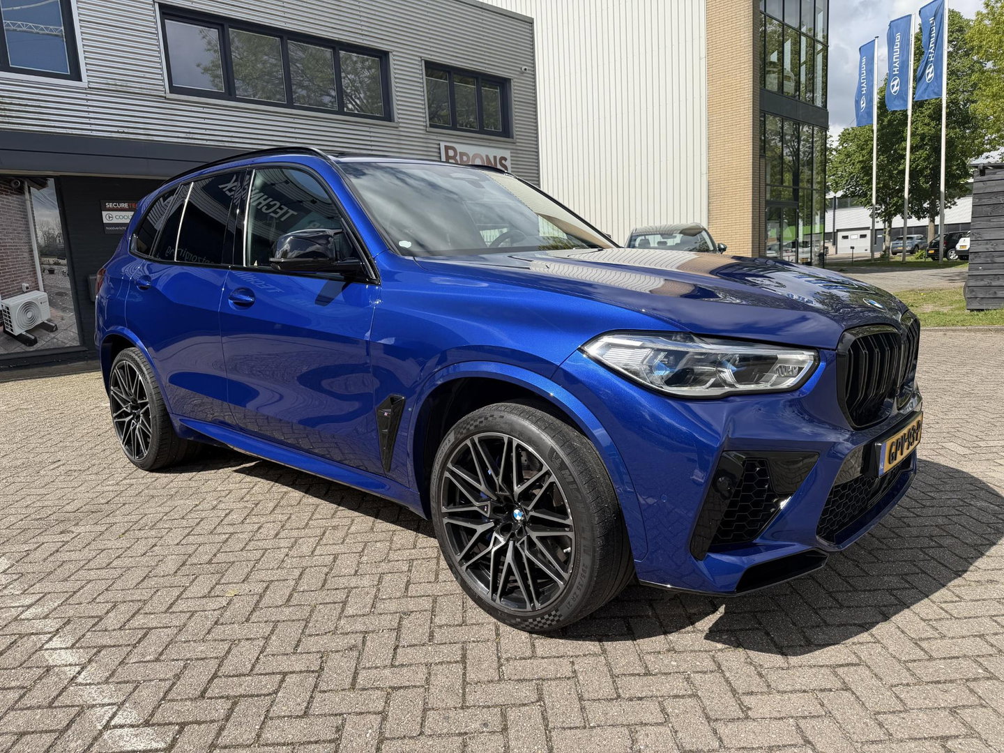 BMW X5 M Competition 625PK l Panoramadak l HUD l Trekhaak l Stoel verwarming/stoel koeling