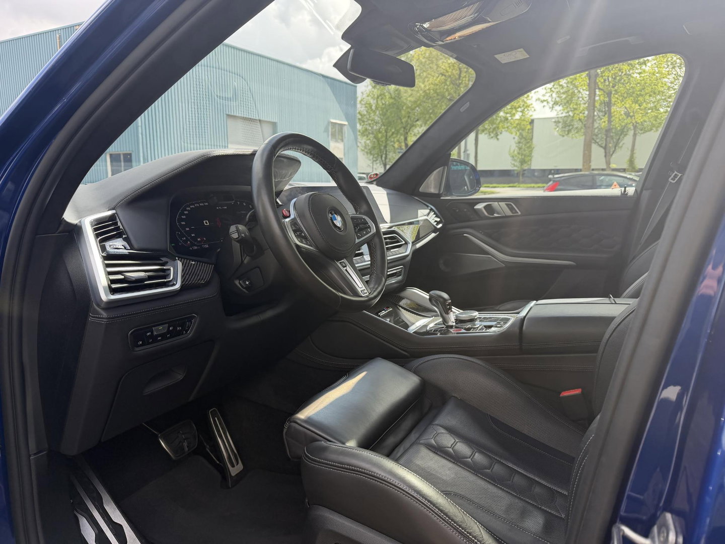 BMW X5 M Competition 625PK l Panoramadak l HUD l Trekhaak l Stoel verwarming/stoel koeling