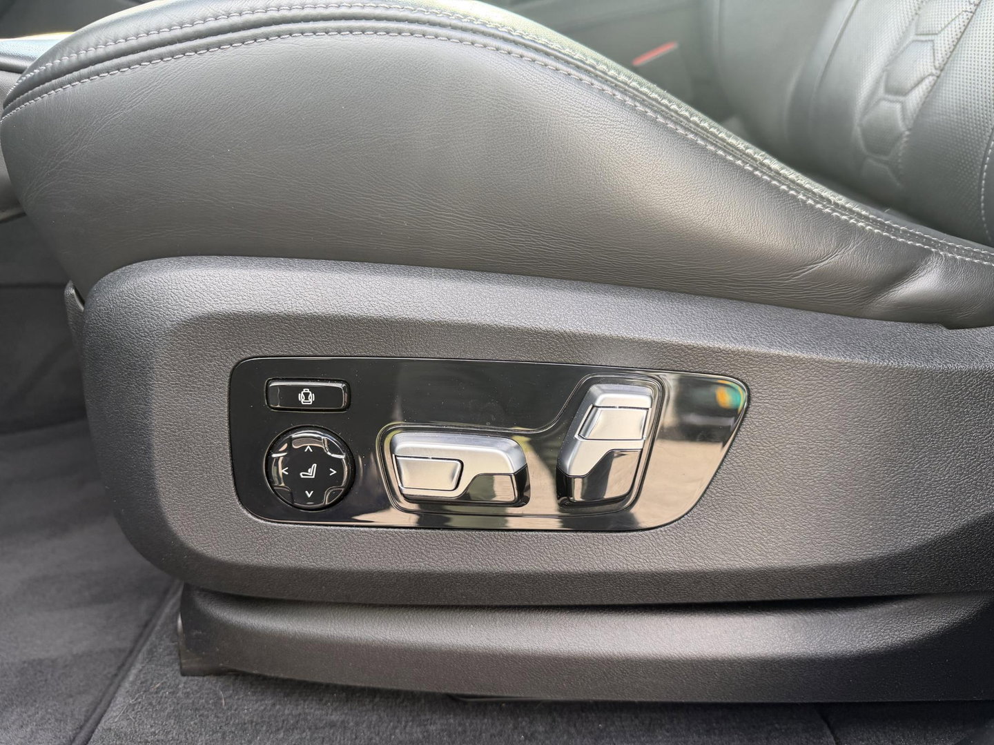 BMW X5 M Competition 625PK l Panoramadak l HUD l Trekhaak l Stoel verwarming/stoel koeling