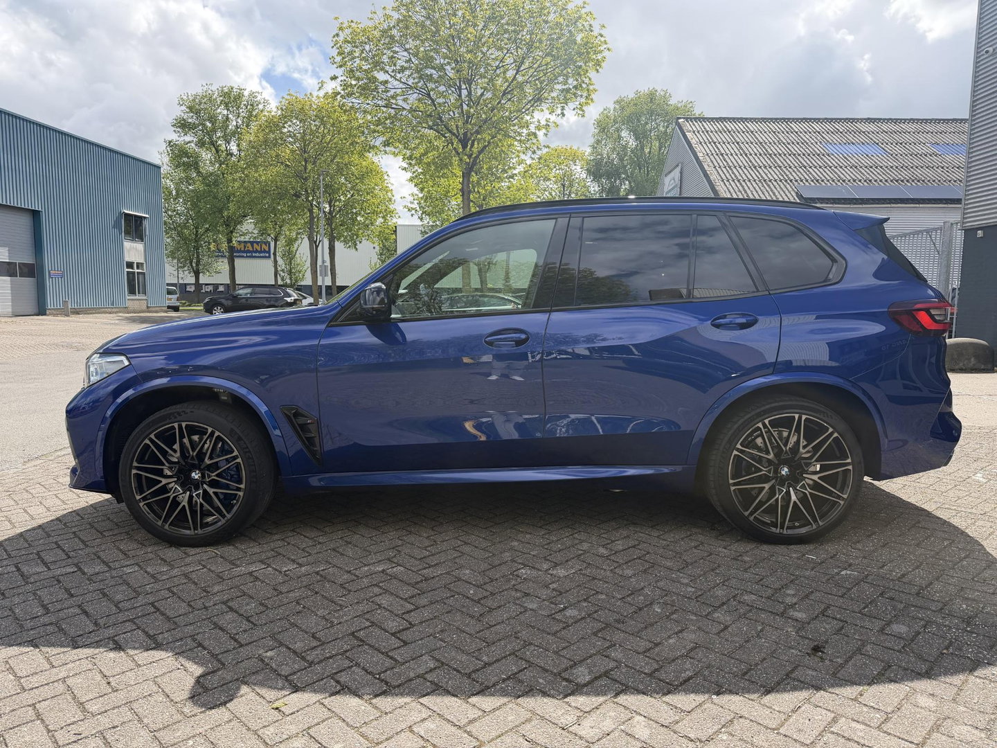 BMW X5 M Competition 625PK l Panoramadak l HUD l Trekhaak l Stoel verwarming/stoel koeling