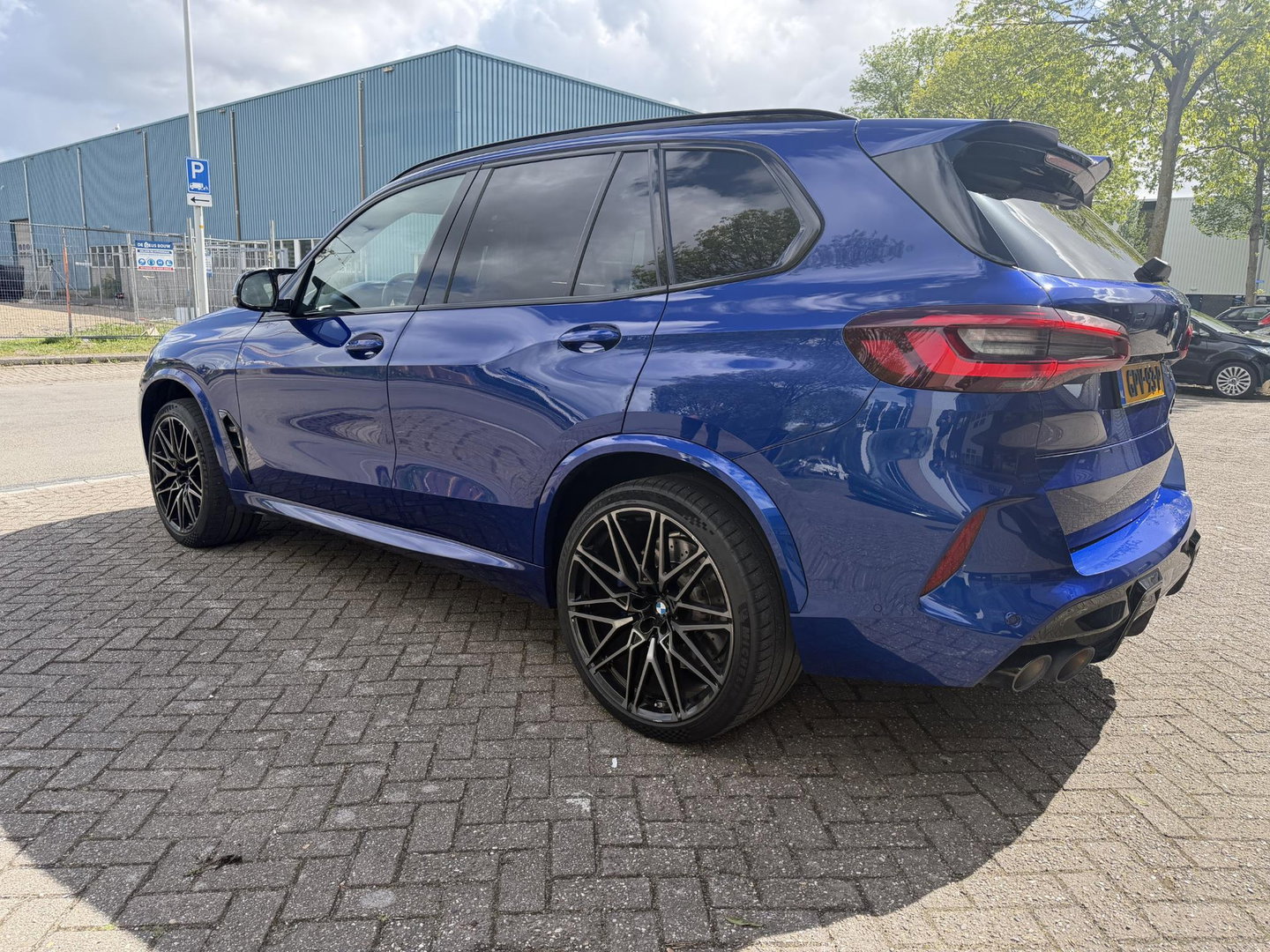 BMW X5 M Competition 625PK l Panoramadak l HUD l Trekhaak l Stoel verwarming/stoel koeling