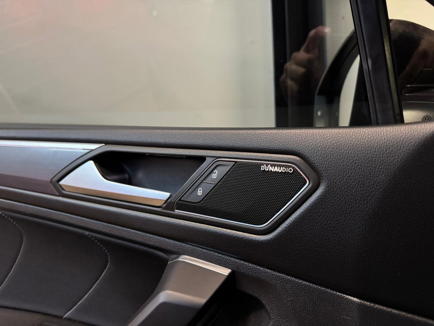 Volkswagen Tiguan 2.0 TSI 4Motion R-Line 7p PANO KEYLESS CAM