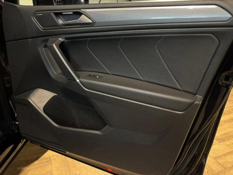Volkswagen Tiguan 2.0 TSI 4Motion R-Line 7p PANO KEYLESS CAM
