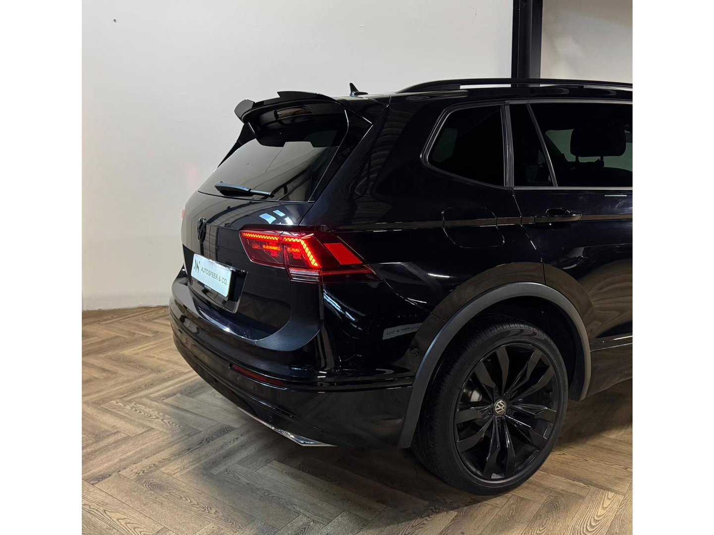 Volkswagen Tiguan 2.0 TSI 4Motion R-Line 7p PANO KEYLESS CAM