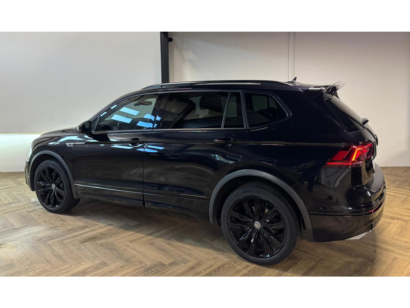 Volkswagen Tiguan 2.0 TSI 4Motion R-Line 7p PANO KEYLESS CAM