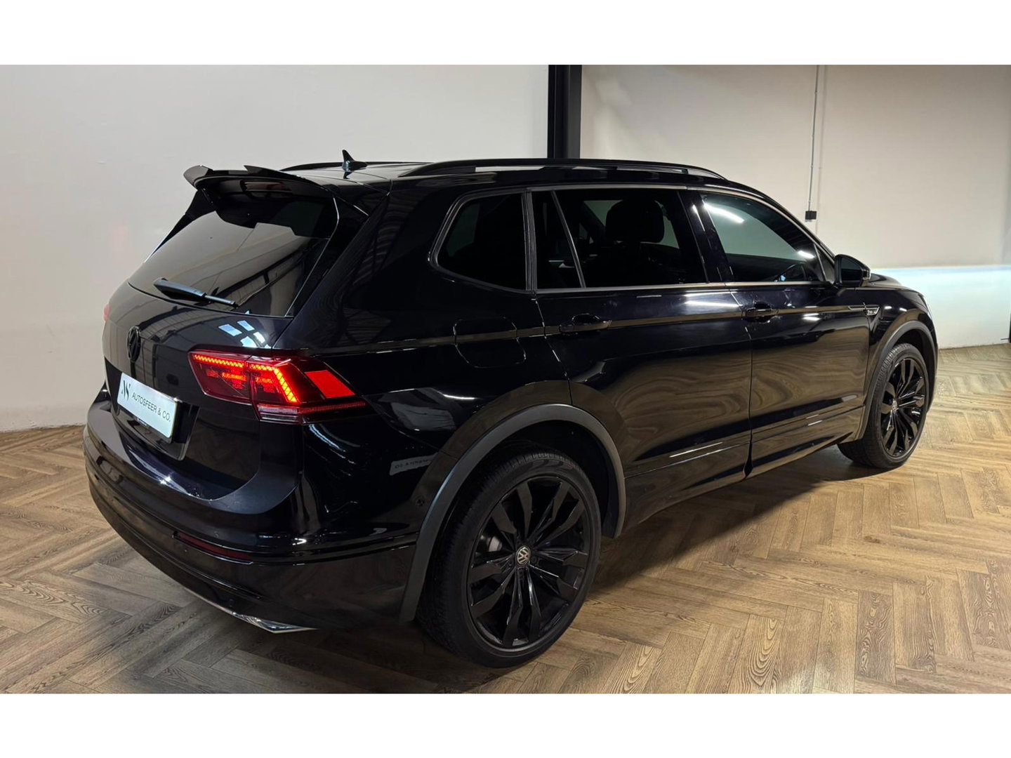 Volkswagen Tiguan 2.0 TSI 4Motion R-Line 7p PANO KEYLESS CAM
