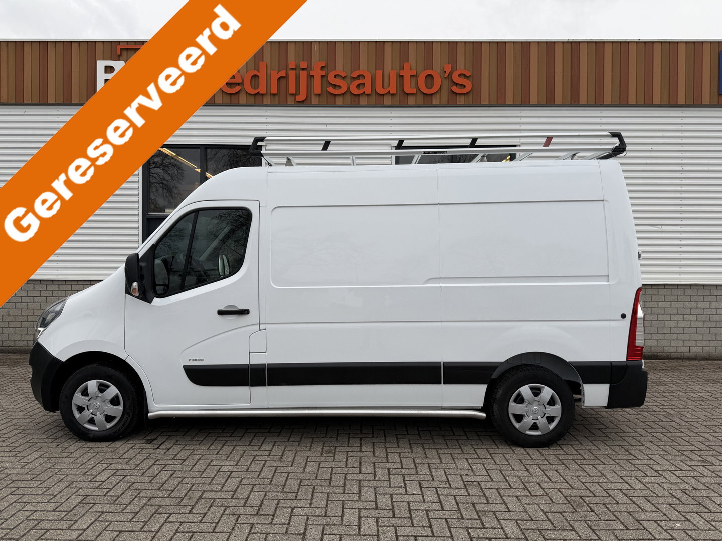 Opel Movano 2.3 Turbo 150pk L2H2 / vaste prijs rijklaar € 17.950 ex btw / lease vanaf € 302 / euro 6 / bpm vrij / airco / cruise / camera / imperial + trap / trekhaak 2500 kg !