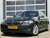 BMW 5 Serie - 520i High Executive 184pk | Achteruitrijcamera | Audio-navigatie full map | Bi-xenon koplampen | Electronic climate control | Elektrisch schuif-/kanteldak | Parkeersensor voor en achter | Dealer onderhouden!