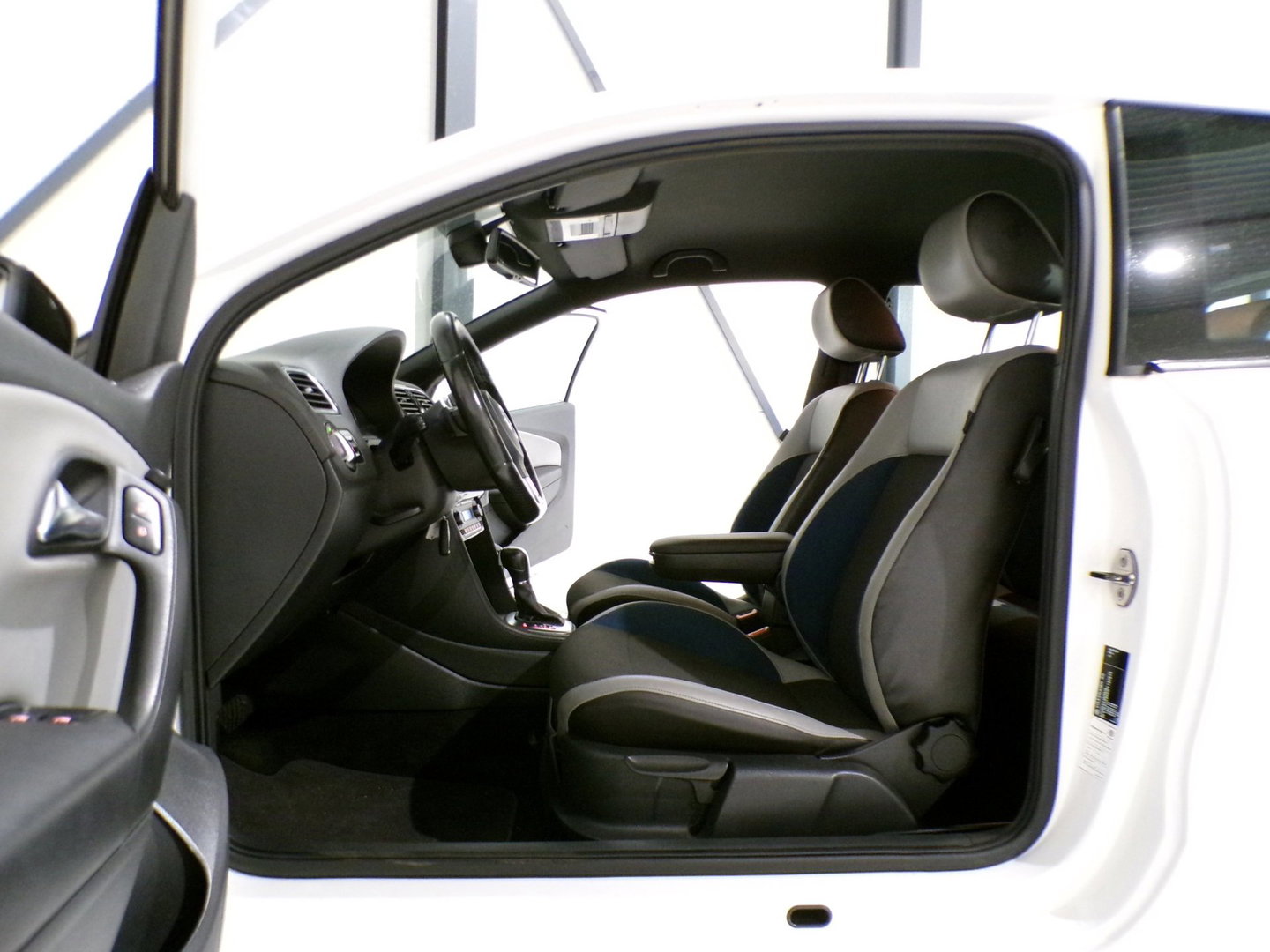 Volkswagen Polo 1.4 TSI BlueGT "Origineel NL!" Automaat! Garantie Navigatie Bluetooth Leer-Alcantara 17"Velgen Parkeersensoren