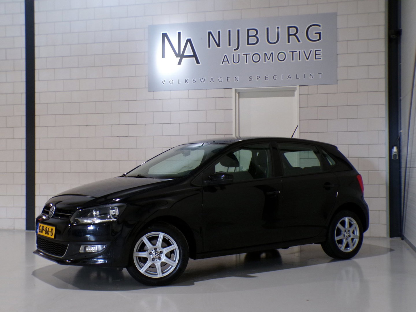 Volkswagen Polo 1.2 Comfortline Stoelverwarming Parkeersensoren Climatronic Navigatie Bluetooth Lichtmetalen-velgen Garantie