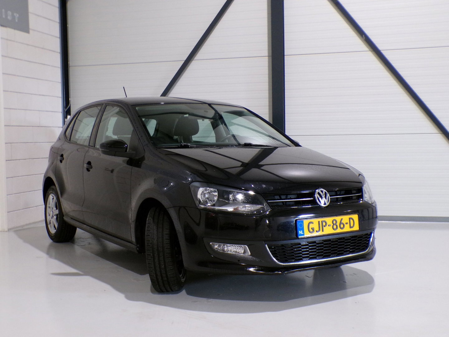 Volkswagen Polo 1.2 Comfortline Stoelverwarming Parkeersensoren Climatronic Navigatie Bluetooth Lichtmetalen-velgen Garantie
