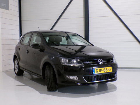 Volkswagen Polo 1.2 Comfortline Stoelverwarming Parkeersensoren Climatronic Navigatie Bluetooth Lichtmetalen-velgen Garantie