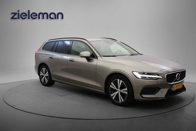 Volvo V60 - 2.0 B3 Momentum Advantage - Digitaal Cockpit, Carplay, Adaptive Cruise, Camera