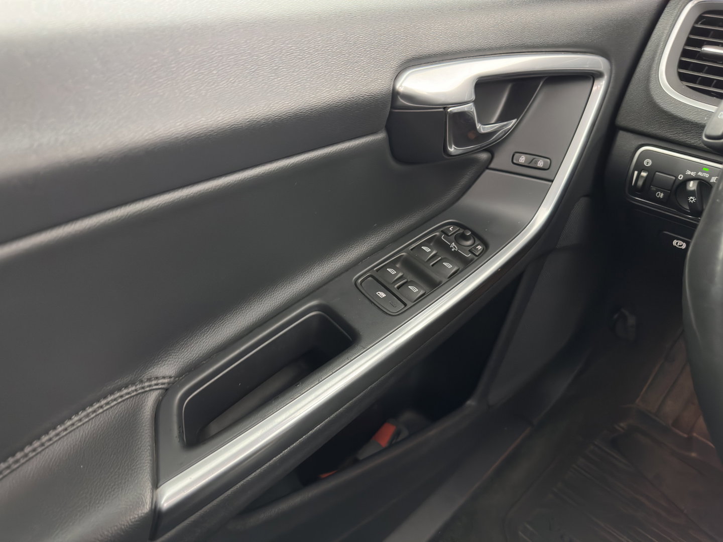 Volvo V60 2.0 D4 Polar+ Aut. *PANO | ADAPTIVE-CRUISE | LEATHER | XENON | BLINDSPOT | MEMORY-PACK | HEATED-COMFORTSEATS | NAVI-FULLMAP | CAMERA | 18''ALU | TOWBAR*