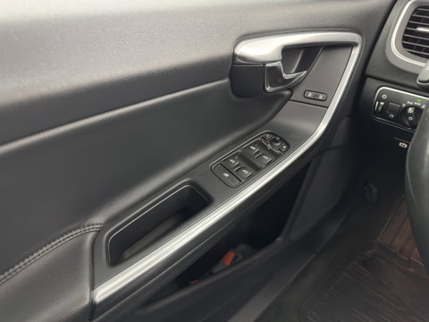 Volvo V60 2.0 D4 Polar+ Aut. *PANO | ADAPTIVE-CRUISE | LEATHER | XENON | BLINDSPOT | MEMORY-PACK | HEATED-COMFORTSEATS | NAVI-FULLMAP | CAMERA | 18''ALU | TOWBAR*