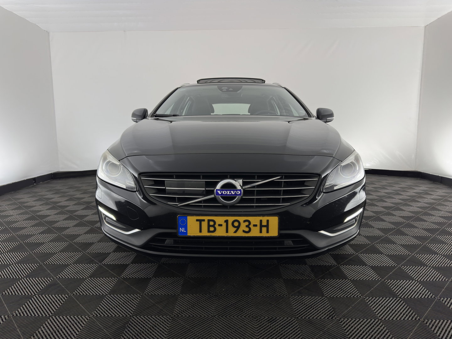 Volvo V60 2.0 D4 Polar+ Aut. *PANO | ADAPTIVE-CRUISE | LEATHER | XENON | BLINDSPOT | MEMORY-PACK | HEATED-COMFORTSEATS | NAVI-FULLMAP | CAMERA | 18''ALU | TOWBAR*