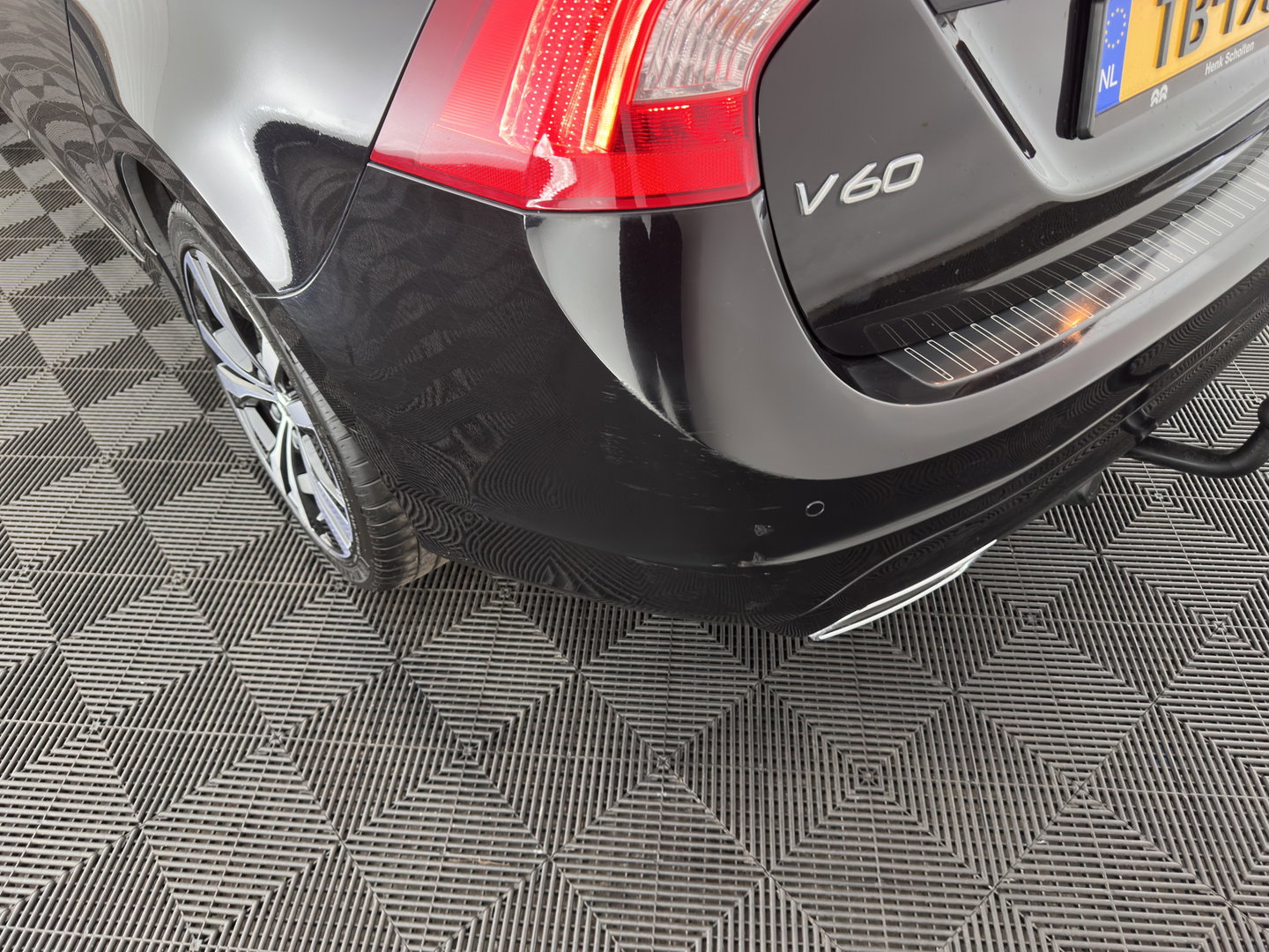 Volvo V60 2.0 D4 Polar+ Aut. *PANO | ADAPTIVE-CRUISE | LEATHER | XENON | BLINDSPOT | MEMORY-PACK | HEATED-COMFORTSEATS | NAVI-FULLMAP | CAMERA | 18''ALU | TOWBAR*
