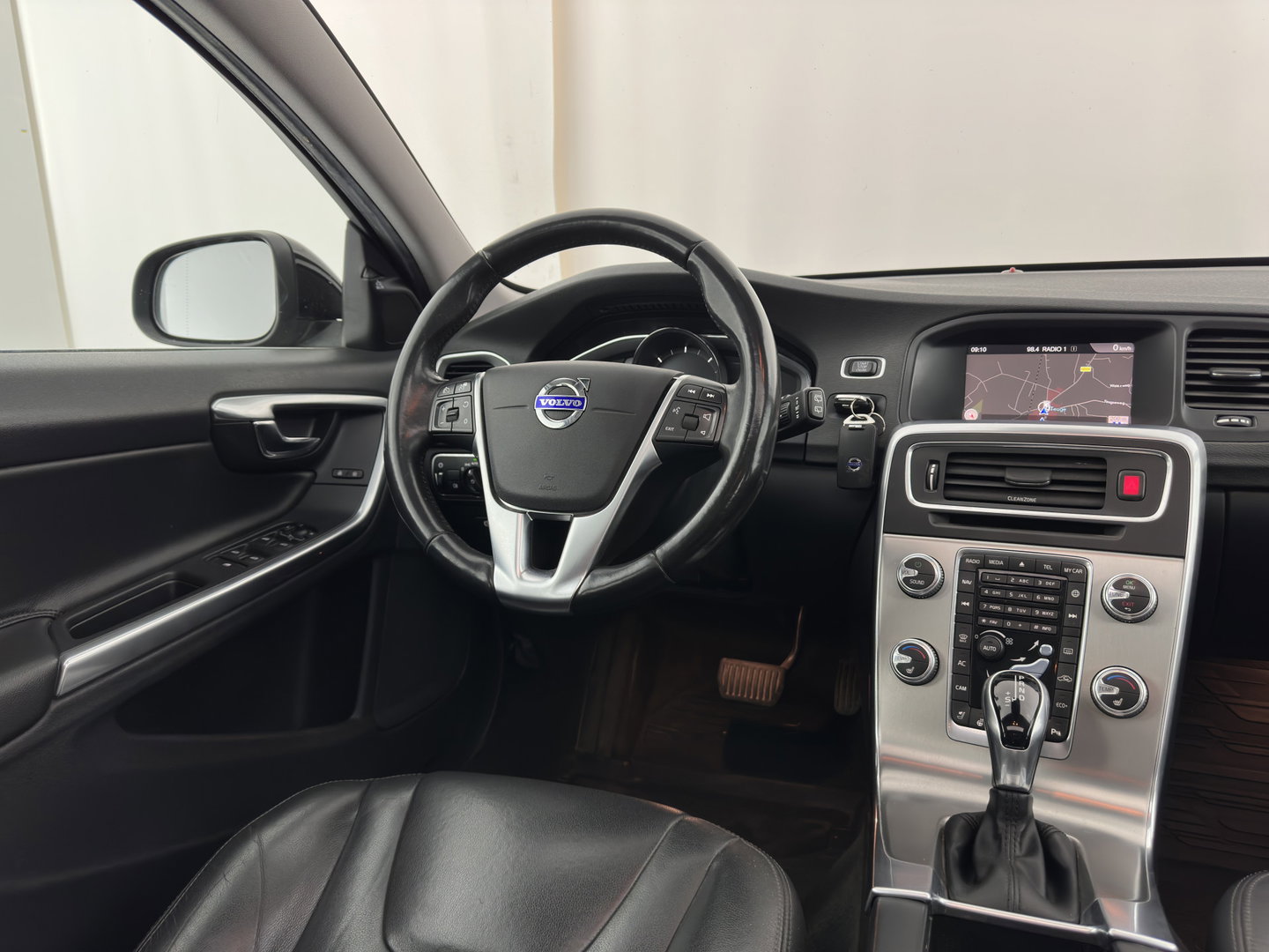 Volvo V60 2.0 D4 Polar+ Aut. *PANO | ADAPTIVE-CRUISE | LEATHER | XENON | BLINDSPOT | MEMORY-PACK | HEATED-COMFORTSEATS | NAVI-FULLMAP | CAMERA | 18''ALU | TOWBAR*