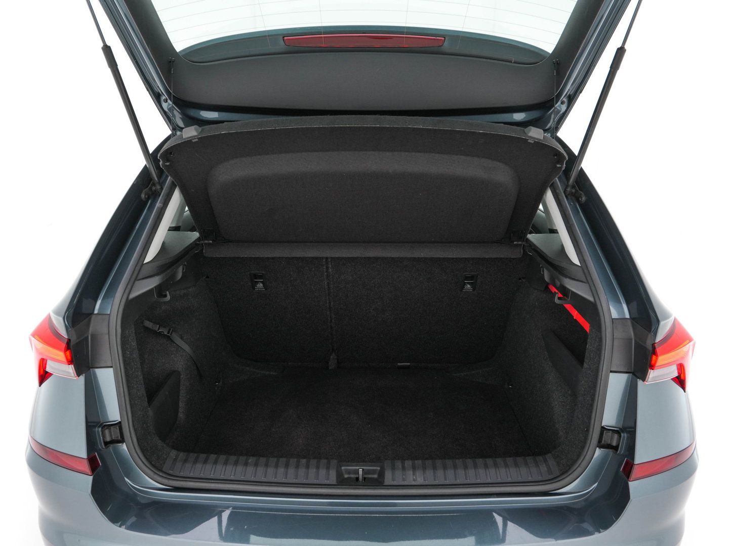 Škoda Kamiq 1.0 TSI Ambition (INCL.BTW) *FULL-LED | COMFORT-SEATS | AIRCO | CRUISE | DAB | 16''ALU | TOWBAR*