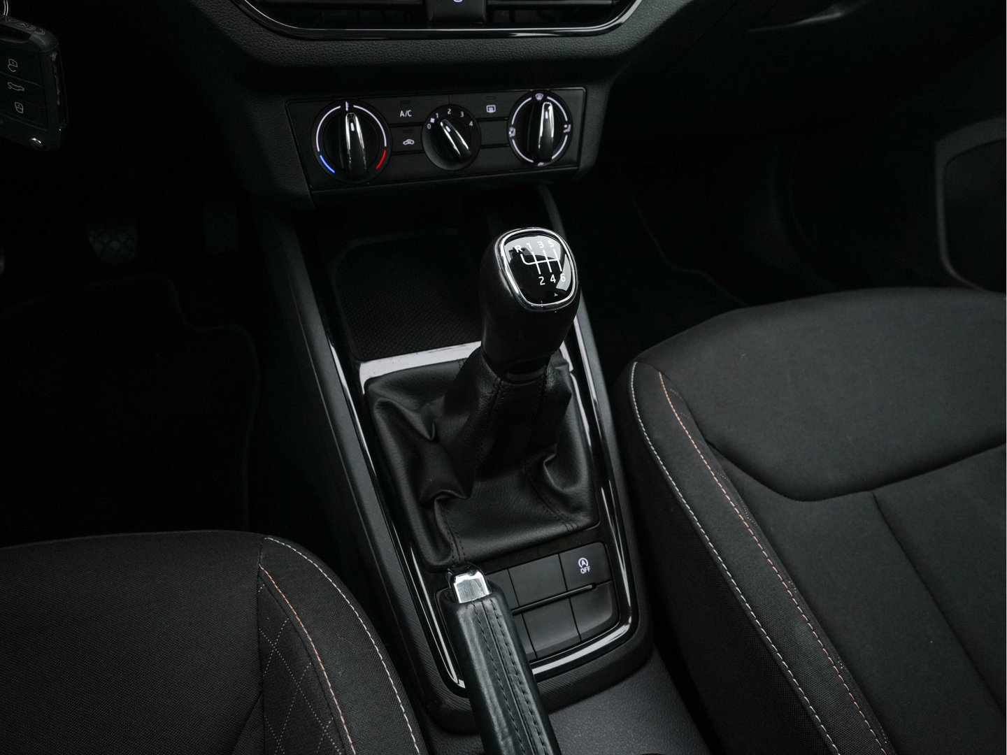 Škoda Kamiq 1.0 TSI Ambition (INCL.BTW) *FULL-LED | COMFORT-SEATS | AIRCO | CRUISE | DAB | 16''ALU | TOWBAR*