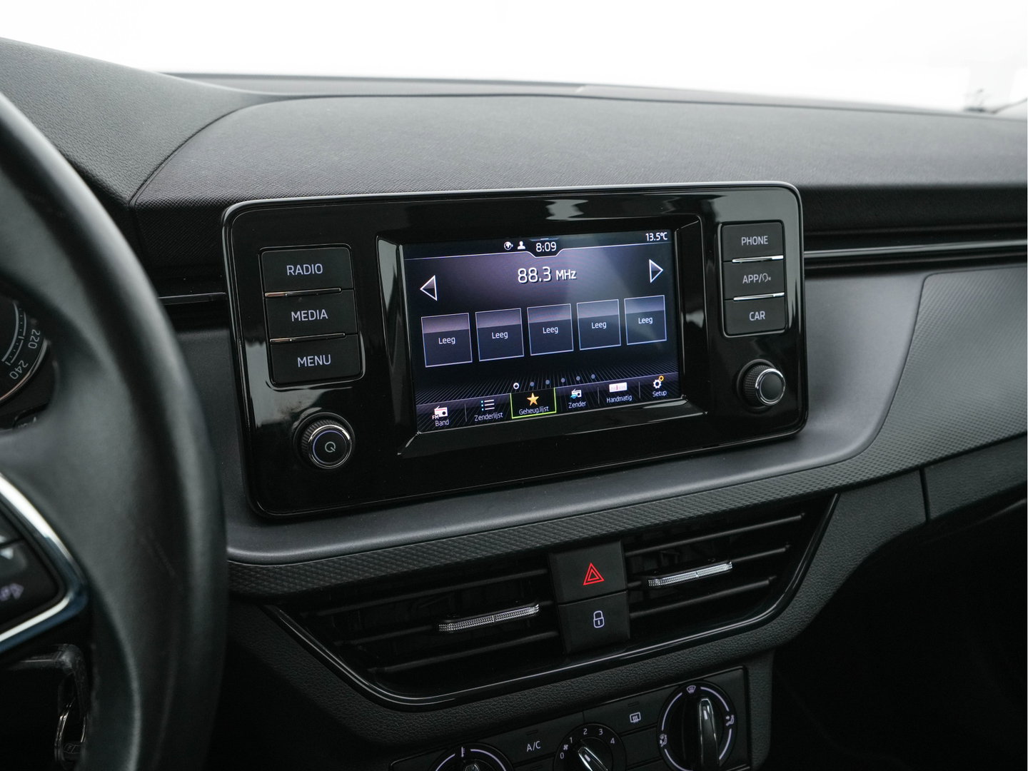 Škoda Kamiq 1.0 TSI Ambition (INCL.BTW) *FULL-LED | COMFORT-SEATS | AIRCO | CRUISE | DAB | 16''ALU | TOWBAR*