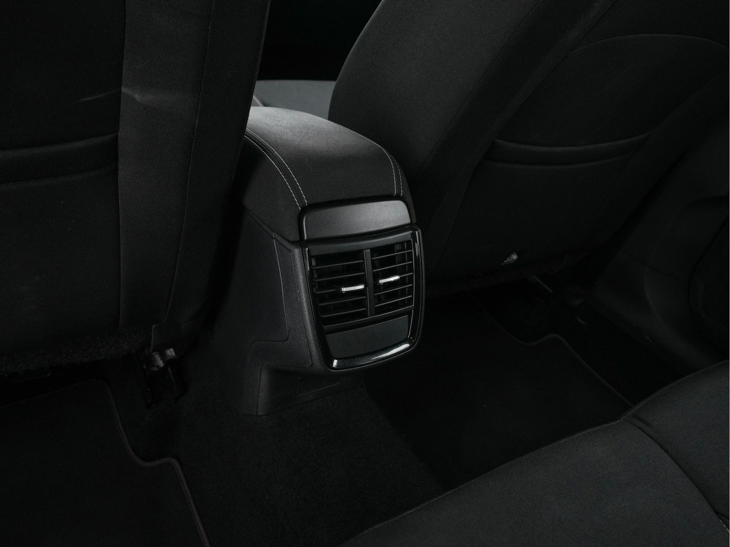 Škoda Kamiq 1.0 TSI Ambition (INCL.BTW) *FULL-LED | COMFORT-SEATS | AIRCO | CRUISE | DAB | 16''ALU | TOWBAR*