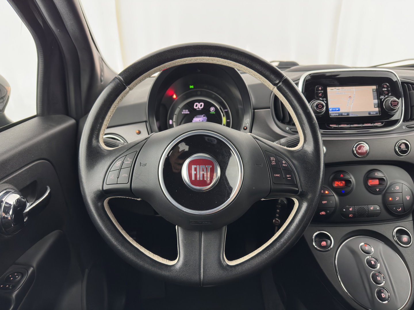 Fiat 500 E 24kwh Aut. *NAVI-FULLMAP | LEATHER | DIGI-COCKPIT | ECC | PDC | CRUISE