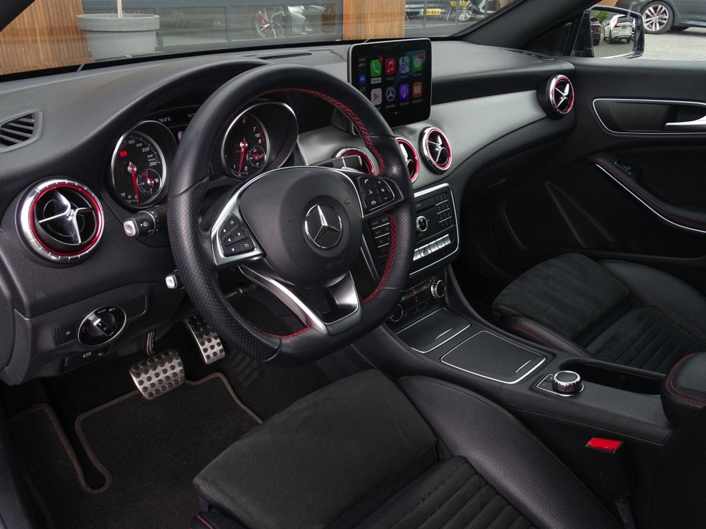 Mercedes-Benz CLA-Klasse 180 automaat / AMG Ed. 1 LED *NAP*
