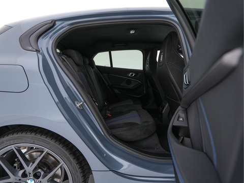 BMW 1-serie 118i Executive Edition M-Sportpack (INCL.BTW) *SPORT-SEATS | FULL-LED | DIGI-COCKPIT | HIFI-SOUND | CAMERA | NAVI-FULLMAP | AMBIENT-LIGHT | PRIVACY-GLASS | ECC | PDC | CRUISE | 18''ALU*