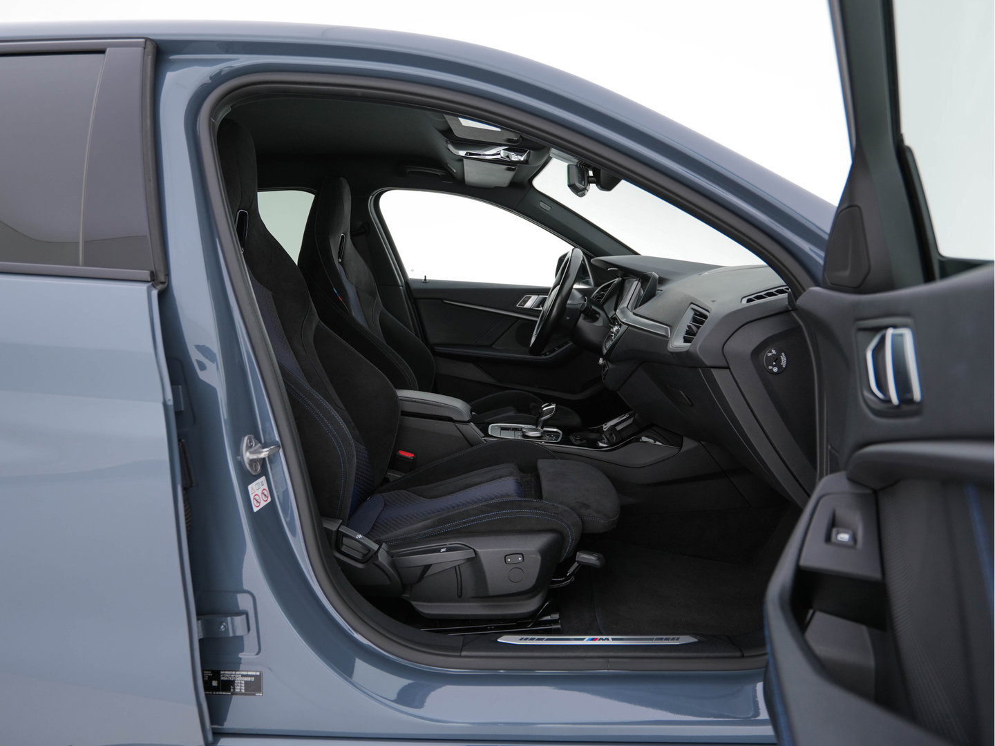 BMW 1-serie 118i Executive Edition M-Sportpack (INCL.BTW) *SPORT-SEATS | FULL-LED | DIGI-COCKPIT | HIFI-SOUND | CAMERA | NAVI-FULLMAP | AMBIENT-LIGHT | PRIVACY-GLASS | ECC | PDC | CRUISE | 18''ALU*