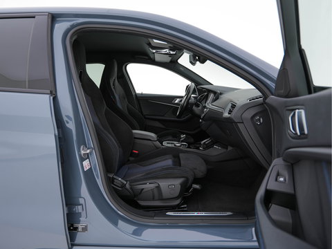 BMW 1-serie 118i Executive Edition M-Sportpack (INCL.BTW) *SPORT-SEATS | FULL-LED | DIGI-COCKPIT | HIFI-SOUND | CAMERA | NAVI-FULLMAP | AMBIENT-LIGHT | PRIVACY-GLASS | ECC | PDC | CRUISE | 18''ALU*