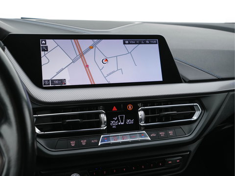 BMW 1-serie 118i Executive Edition M-Sportpack (INCL.BTW) *SPORT-SEATS | FULL-LED | DIGI-COCKPIT | HIFI-SOUND | CAMERA | NAVI-FULLMAP | AMBIENT-LIGHT | PRIVACY-GLASS | ECC | PDC | CRUISE | 18''ALU*