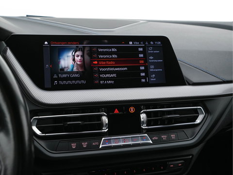 BMW 1-serie 118i Executive Edition M-Sportpack (INCL.BTW) *SPORT-SEATS | FULL-LED | DIGI-COCKPIT | HIFI-SOUND | CAMERA | NAVI-FULLMAP | AMBIENT-LIGHT | PRIVACY-GLASS | ECC | PDC | CRUISE | 18''ALU*