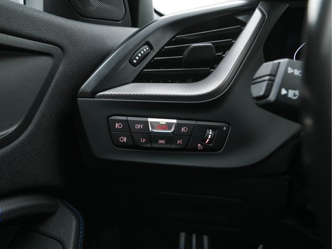 BMW 1-serie 118i Executive Edition M-Sportpack (INCL.BTW) *SPORT-SEATS | FULL-LED | DIGI-COCKPIT | HIFI-SOUND | CAMERA | NAVI-FULLMAP | AMBIENT-LIGHT | PRIVACY-GLASS | ECC | PDC | CRUISE | 18''ALU*
