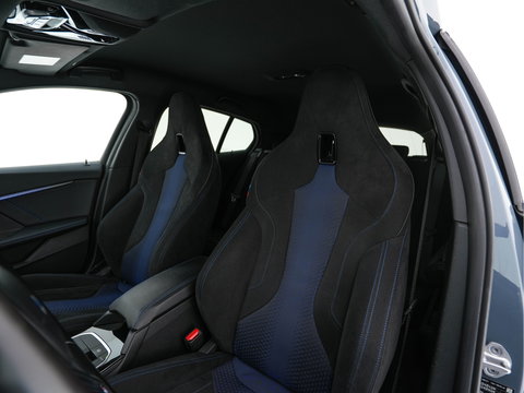 BMW 1-serie 118i Executive Edition M-Sportpack (INCL.BTW) *SPORT-SEATS | FULL-LED | DIGI-COCKPIT | HIFI-SOUND | CAMERA | NAVI-FULLMAP | AMBIENT-LIGHT | PRIVACY-GLASS | ECC | PDC | CRUISE | 18''ALU*