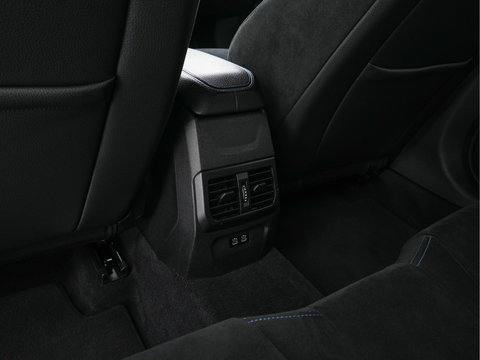 BMW 1-serie 118i Executive Edition M-Sportpack (INCL.BTW) *SPORT-SEATS | FULL-LED | DIGI-COCKPIT | HIFI-SOUND | CAMERA | NAVI-FULLMAP | AMBIENT-LIGHT | PRIVACY-GLASS | ECC | PDC | CRUISE | 18''ALU*