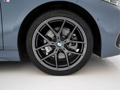 BMW 1-serie 118i Executive Edition M-Sportpack (INCL.BTW) *SPORT-SEATS | FULL-LED | DIGI-COCKPIT | HIFI-SOUND | CAMERA | NAVI-FULLMAP | AMBIENT-LIGHT | PRIVACY-GLASS | ECC | PDC | CRUISE | 18''ALU*