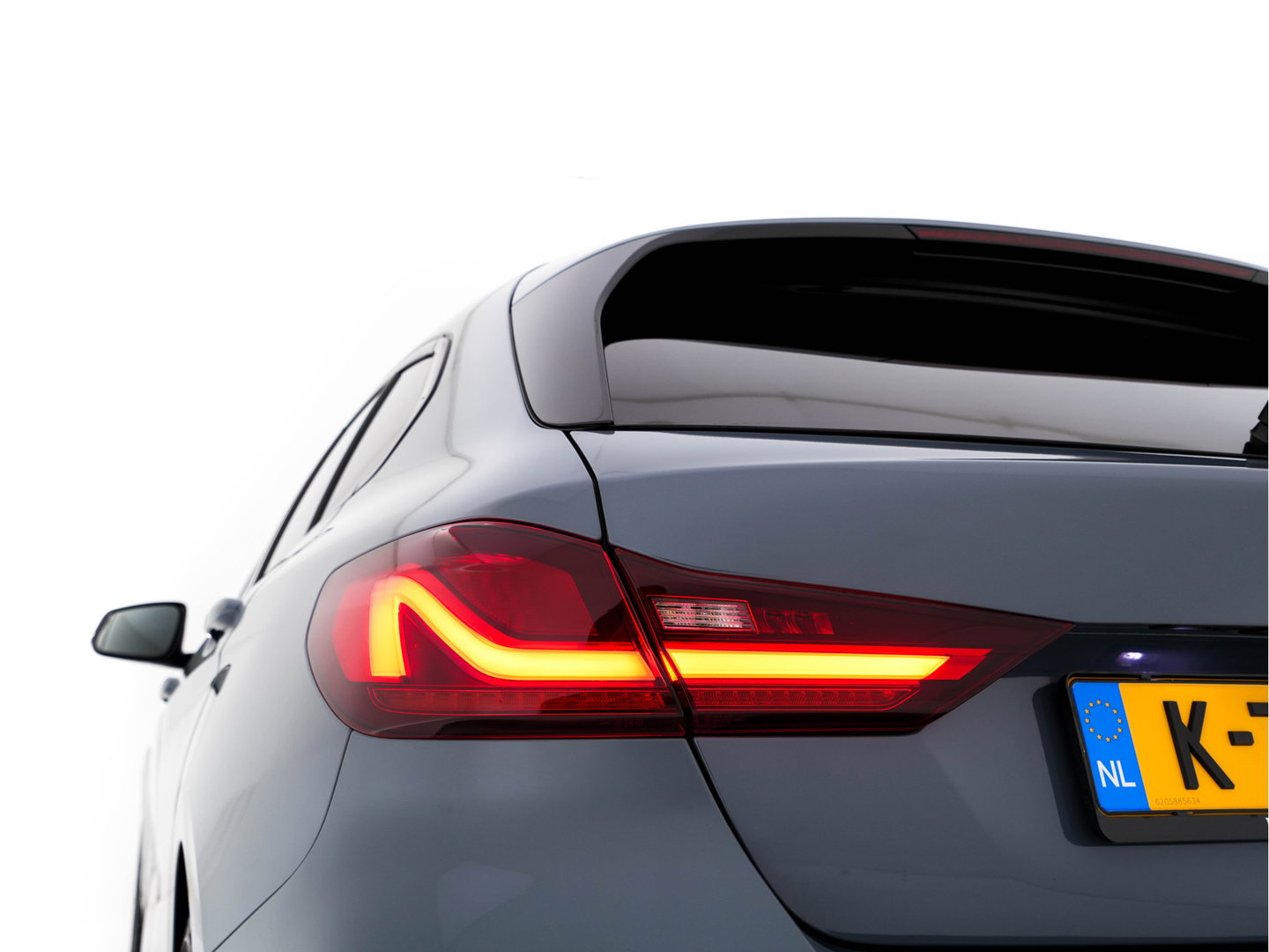 BMW 1-serie 118i Executive Edition M-Sportpack (INCL.BTW) *SPORT-SEATS | FULL-LED | DIGI-COCKPIT | HIFI-SOUND | CAMERA | NAVI-FULLMAP | AMBIENT-LIGHT | PRIVACY-GLASS | ECC | PDC | CRUISE | 18''ALU*