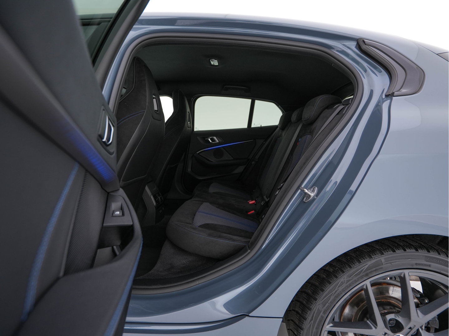BMW 1-serie 118i Executive Edition M-Sportpack (INCL.BTW) *SPORT-SEATS | FULL-LED | DIGI-COCKPIT | HIFI-SOUND | CAMERA | NAVI-FULLMAP | AMBIENT-LIGHT | PRIVACY-GLASS | ECC | PDC | CRUISE | 18''ALU*