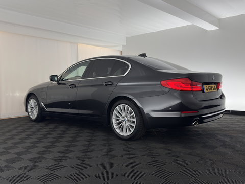 BMW 5 Serie 530e iPerformance eDrive Edition (INCL.BTW) Aut. *HEAD-UP | LUXURY-LEATHER | FULL-LED | SOFT-CLOSE | TOP-VIEW | MEMORY-PACK | DIGI-COCKPIT | NAVI-FULLMAP | HEATED-COMFORTSEATS | PRIVACY-GLASS | ECC | PDC | 18''ALU*