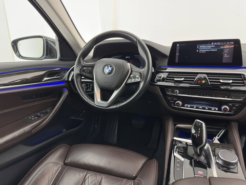 BMW 5 Serie 530e iPerformance eDrive Edition (INCL.BTW) Aut. *HEAD-UP | LUXURY-LEATHER | FULL-LED | SOFT-CLOSE | TOP-VIEW | MEMORY-PACK | DIGI-COCKPIT | NAVI-FULLMAP | HEATED-COMFORTSEATS | PRIVACY-GLASS | ECC | PDC | 18''ALU*