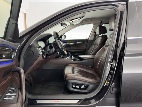 BMW 5 Serie 530e iPerformance eDrive Edition (INCL.BTW) Aut. *HEAD-UP | LUXURY-LEATHER | FULL-LED | SOFT-CLOSE | TOP-VIEW | MEMORY-PACK | DIGI-COCKPIT | NAVI-FULLMAP | HEATED-COMFORTSEATS | PRIVACY-GLASS | ECC | PDC | 18''ALU*