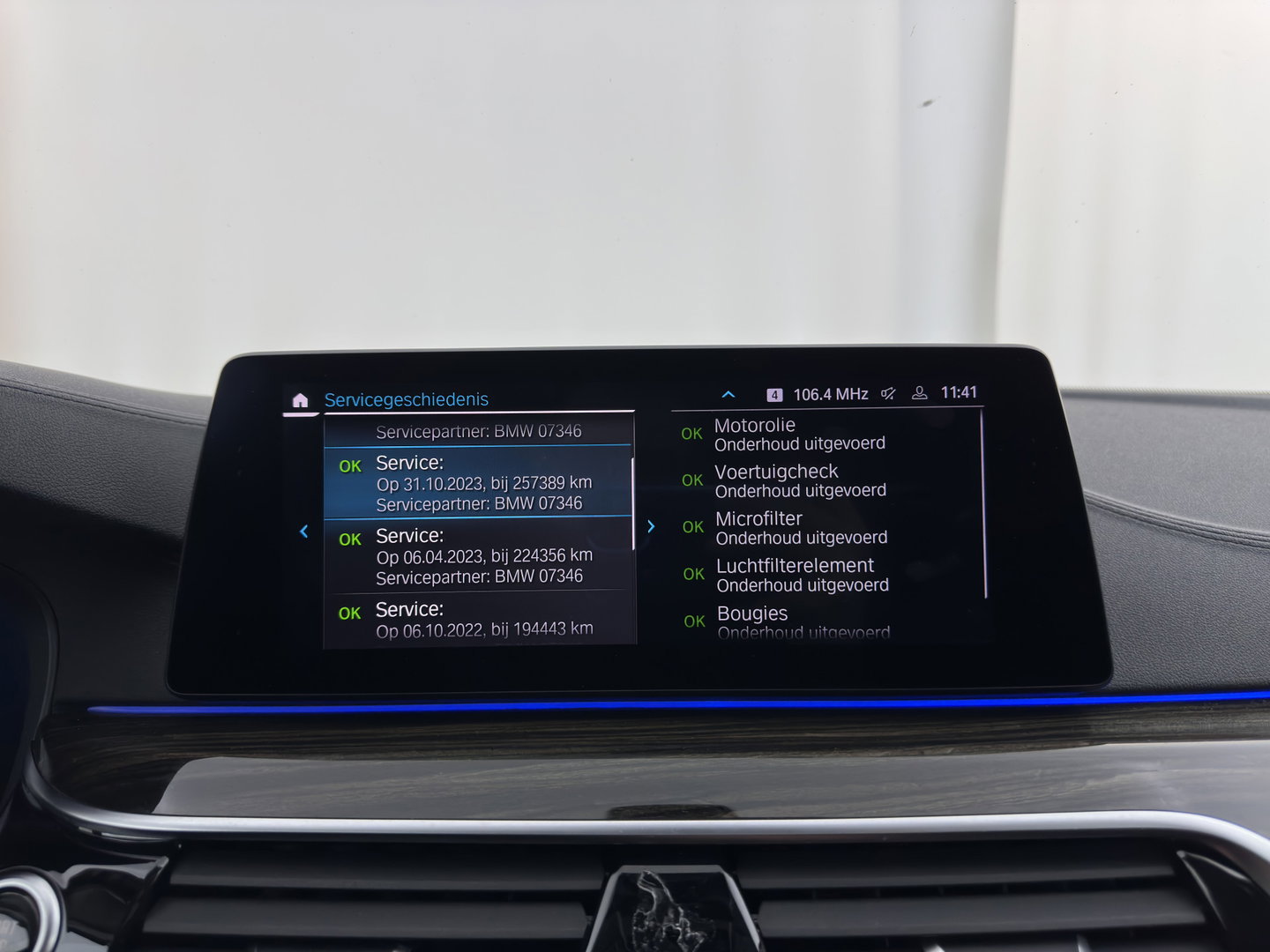 BMW 5 Serie 530e iPerformance eDrive Edition (INCL.BTW) Aut. *HEAD-UP | LUXURY-LEATHER | FULL-LED | SOFT-CLOSE | TOP-VIEW | MEMORY-PACK | DIGI-COCKPIT | NAVI-FULLMAP | HEATED-COMFORTSEATS | PRIVACY-GLASS | ECC | PDC | 18''ALU*