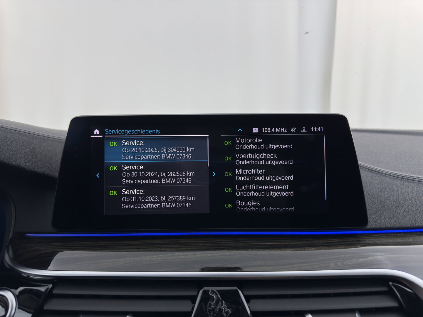BMW 5 Serie 530e iPerformance eDrive Edition (INCL.BTW) Aut. *HEAD-UP | LUXURY-LEATHER | FULL-LED | SOFT-CLOSE | TOP-VIEW | MEMORY-PACK | DIGI-COCKPIT | NAVI-FULLMAP | HEATED-COMFORTSEATS | PRIVACY-GLASS | ECC | PDC | 18''ALU*